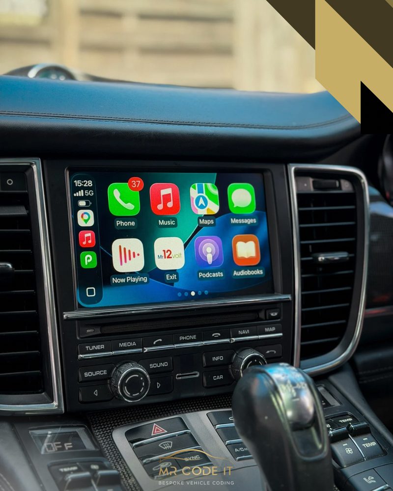 Apple CarPlay home screen running on a Porsche Panamera PCM3.1 screen