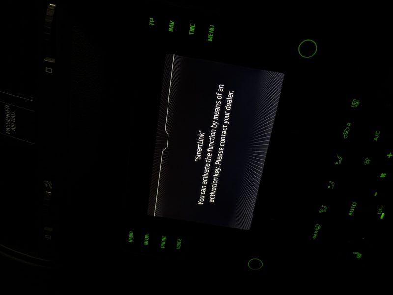 Before — SmartLink locked, requiring an activation key, on a Škoda infotainment screen