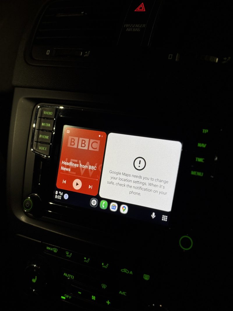 Android Auto running through SmartLink on a Škoda infotainment screen